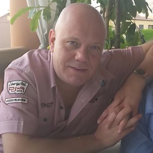 Profile image of Jules MacLeod
